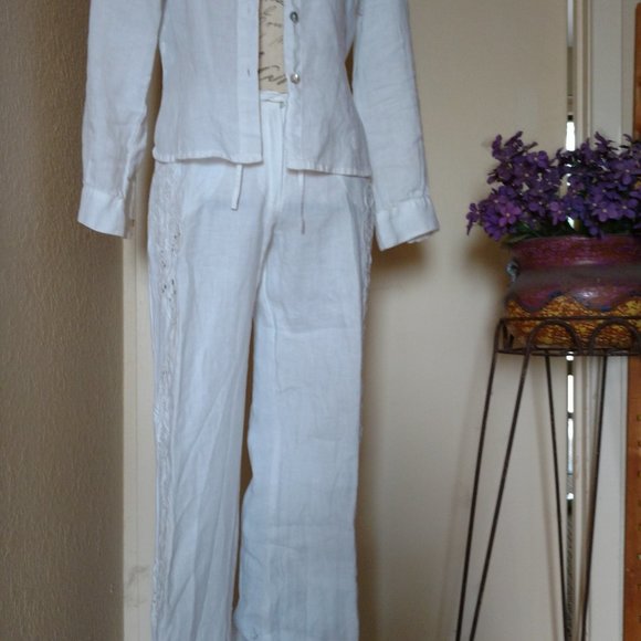 White Linen from Capri Size M (but runs Small) - Picture 4 of 8